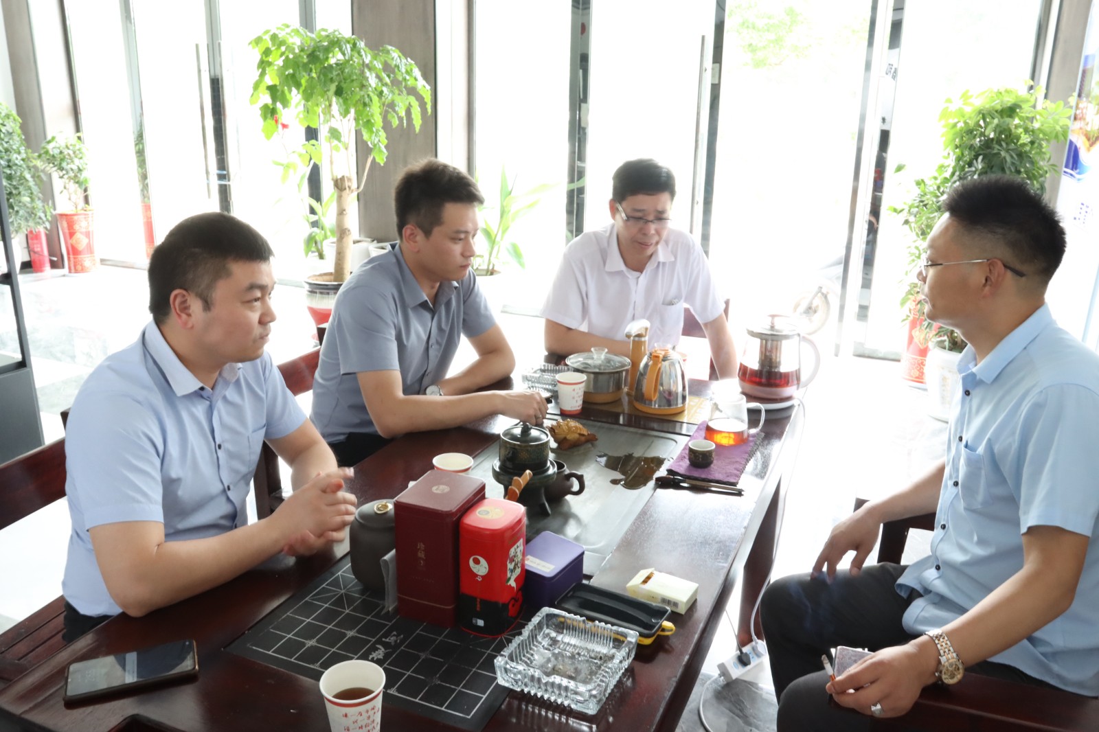 【365速发国际最新平台品质服务与眷注】董事长带队亲临一线，，，，，，，端午节巡检湖北片区