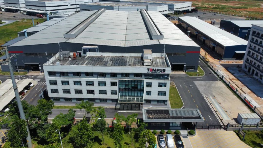 加鼎力大举度，，，，，，，提高屋顶光伏笼罩率！中央第六次发文强调，，，，，，，全民光伏时代来了！